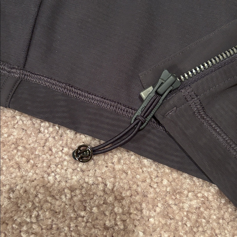 Lululemon cropped define mesh jacket size 10 - Picture 4 of 5